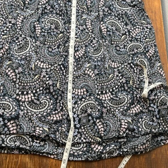 LOFT Sleeveless Paisley Blouse Black White Casual Top Wome - Picture 5 of 6